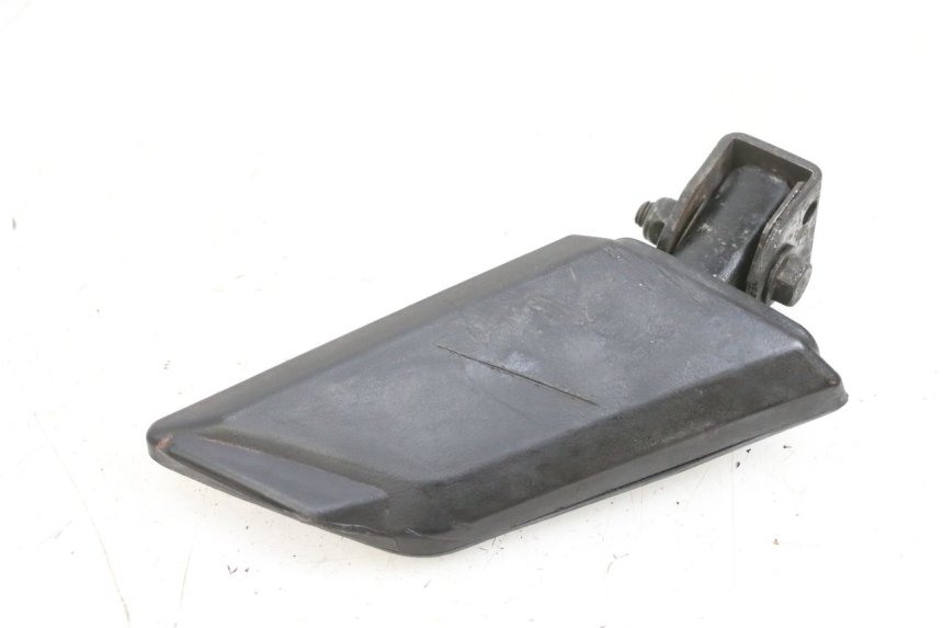 photo de LEFT REAR FOOTREST PEUGEOT KISBEE 4T 50 (2010 - 2017) - Zoom on usage condition
