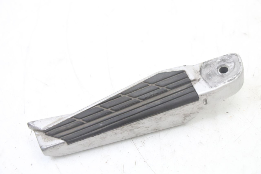 photo de REAR LEFT FOOTREST KYMCO XCITING 500 (2007 - 2010) - Zoom on usage condition