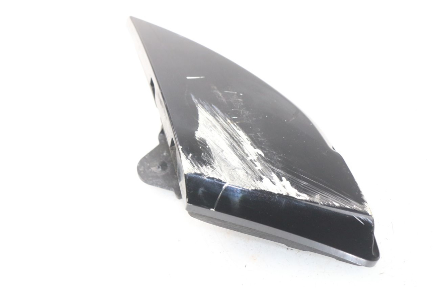 photo de REAR LEFT FOOTREST PEUGEOT METROPOLIS 400 (2017 - 2020) - Zoom on usage condition