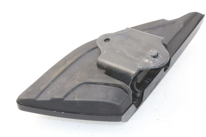 photo de REAR LEFT FOOTREST PEUGEOT METROPOLIS 400 (2017 - 2020) - Technical close-up