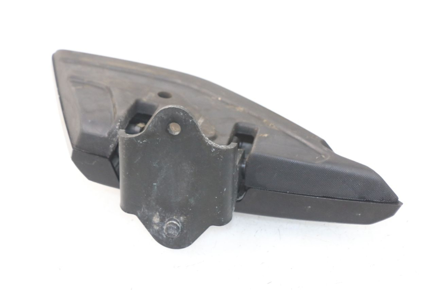 photo de REAR LEFT FOOTREST PEUGEOT METROPOLIS 400 (2017 - 2020) - Fixing points details