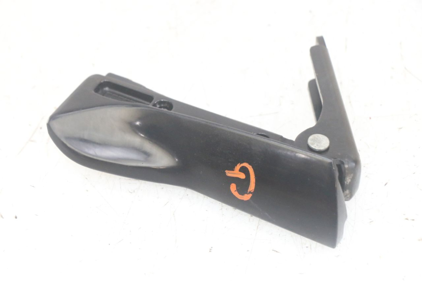 photo de REAR LEFT FOOTREST PIAGGIO MP3 HPE 300 (2019 - 2026) - Zoom on usage condition