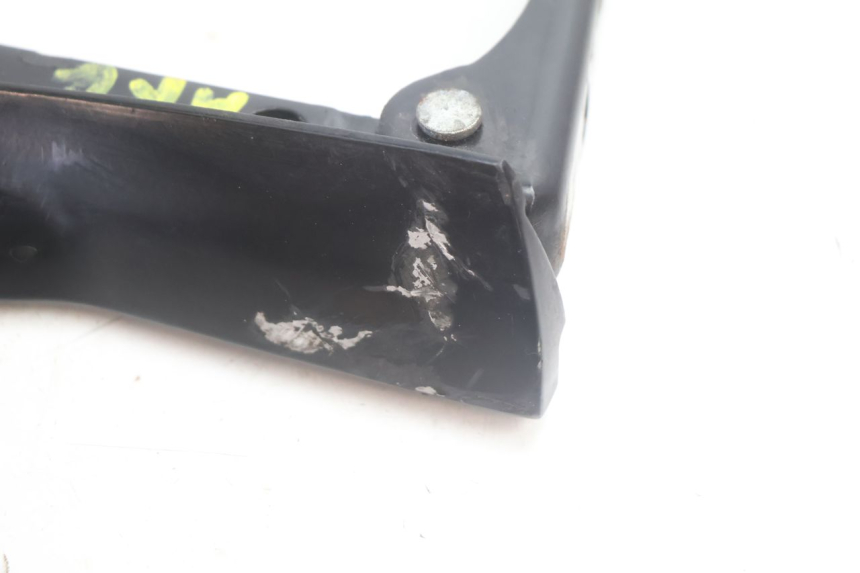photo de REAR LEFT FOOTREST PIAGGIO MP3 HPE 530 (2022 - 2026) - Zoom on usage condition