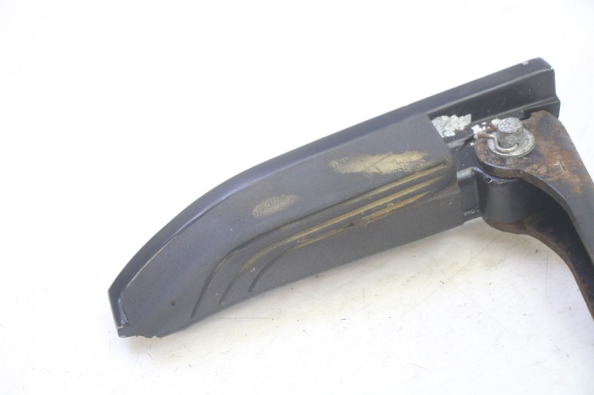 photo de REAR LEFT FOOTREST PIAGGIO MP3 500 (2016 - 2018) - Zoom on usage condition