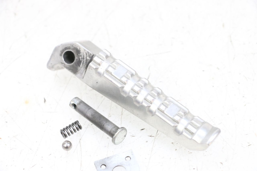 photo de REAR LEFT FOOTREST YAMAHA MT-07 MT07 ABS 700 (2018 - 2020) - Technical close-up