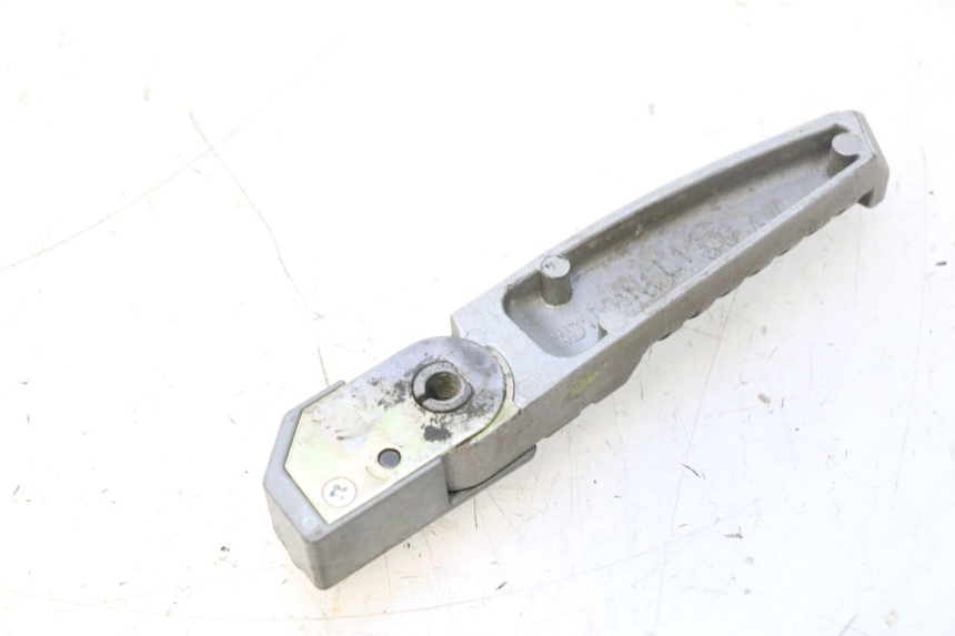photo de REAR LEFT FOOTREST KYMCO LIKE 4T 50 (2019 - 2025) - Zoom on usage condition