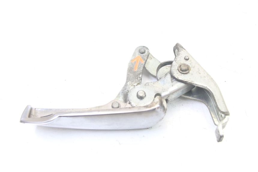 photo de REAR LEFT FOOTREST PIAGGIO VESPA GRANTURISMO 125 (2003 - 2007) - Technical close-up