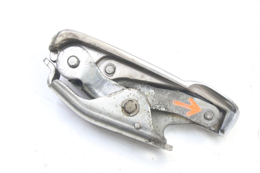 photo de REAR LEFT FOOTREST PIAGGIO VESPA GRANTURISMO 125 (2003 - 2007) - Surface and material condition