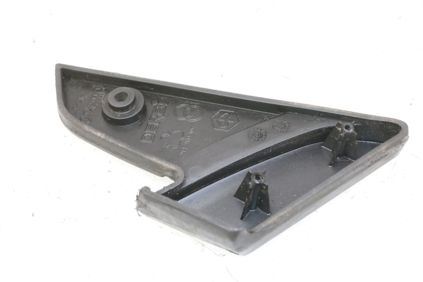 photo de REAR LEFT FOOTREST PIAGGIO VESPA LX 150 (2005 - 2013) - Component detail