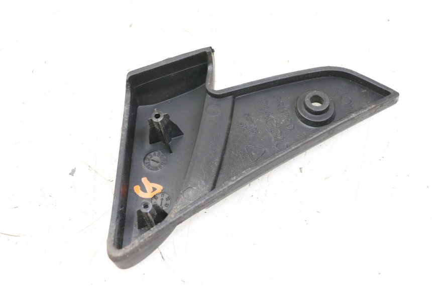 photo de REAR LEFT FOOTREST PIAGGIO VESPA LX IE 125 (2010 - 2012) - Zoom on usage condition