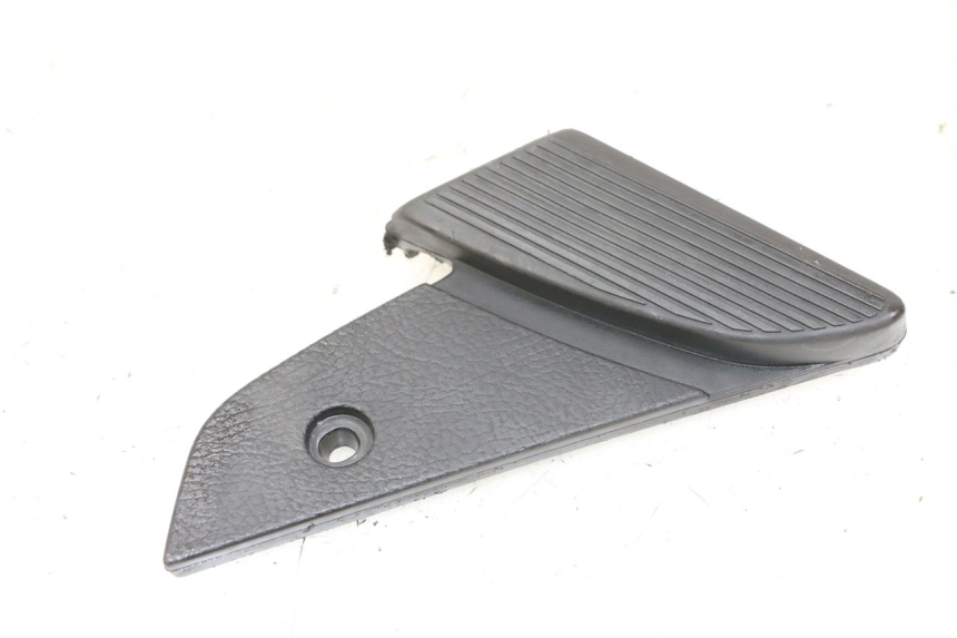 photo de REAR LEFT FOOTREST PIAGGIO VESPA S 2T 50 (2007 - 2014) - Zoom on usage condition