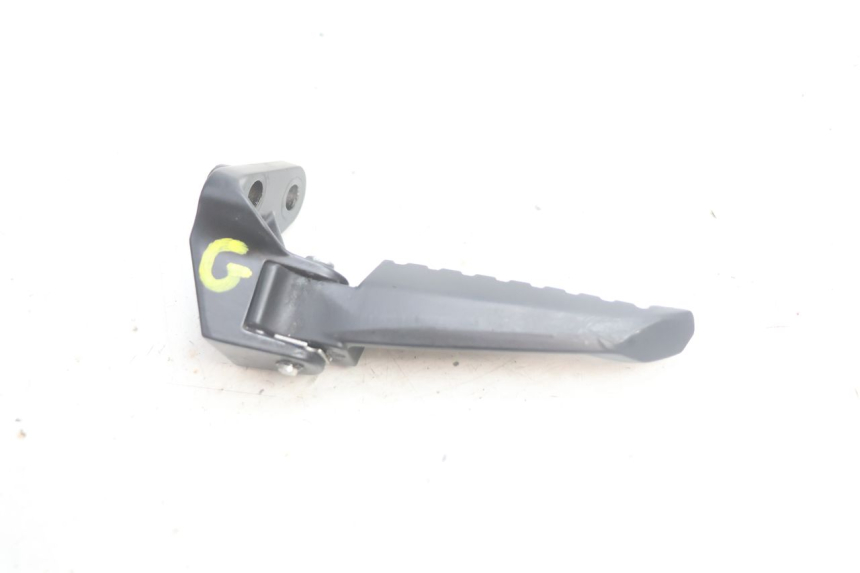 photo de REAR LEFT FOOTREST JM MOTORS R-MAX TECH 50 (2024 - 2026) - Zoom on usage condition