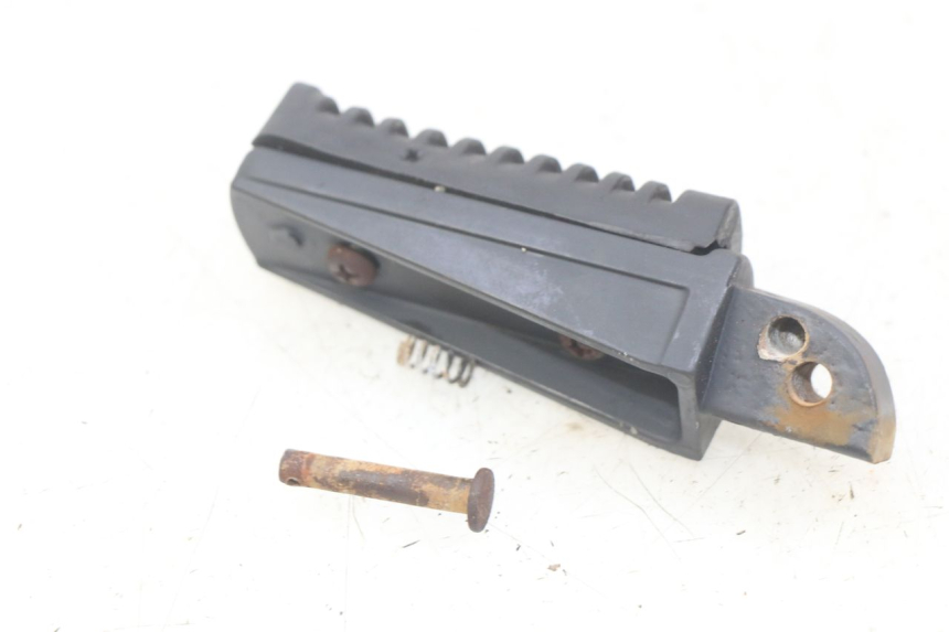 photo de LEFT REAR FOOTREST YAMASAKI RAPTOR 50 (2013 - 2018) - Zoom on usage condition