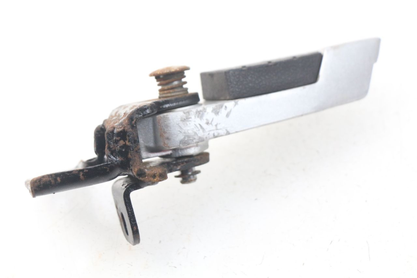 photo de REAR LEFT FOOTREST DAELIM S3 125 (2010 - 2017) - Technical close-up