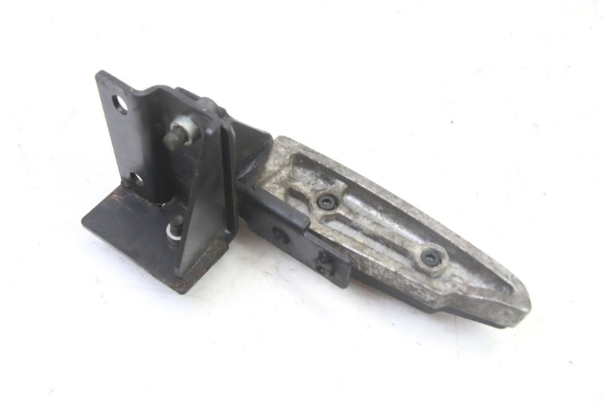 photo de REAR LEFT FOOTREST PEUGEOT SATELIS 125 (2013 - 2018) - Alternative perspective