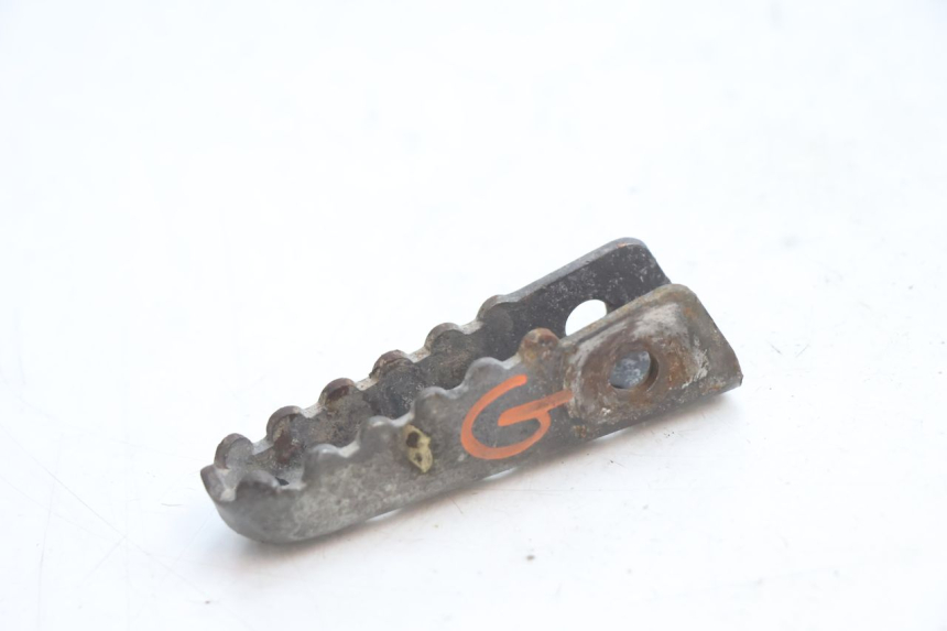 photo de REAR LEFT FOOTREST DERBI SENDA 50 (2003 - 2005) - Component detail