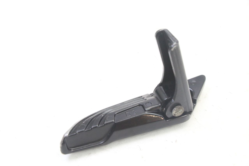 photo de REAR LEFT FOOTREST APRILIA SR 2T 50 (2018 - 2022) - Zoom on usage condition