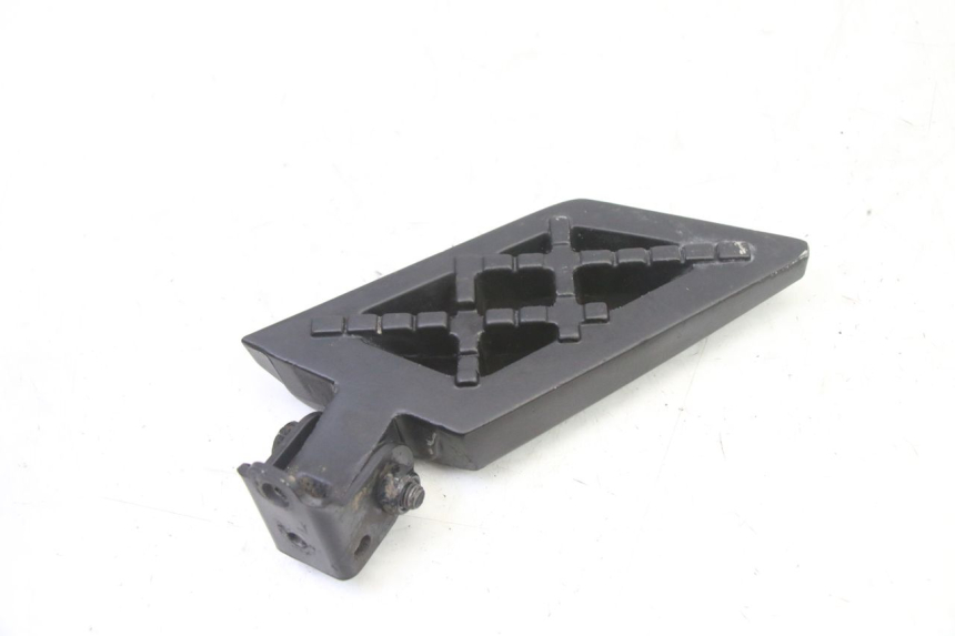 photo de REAR LEFT FOOTREST PEUGEOT STREETZONE I NAKED 2T 50 (2018 - 2020) - Zoom on usage condition