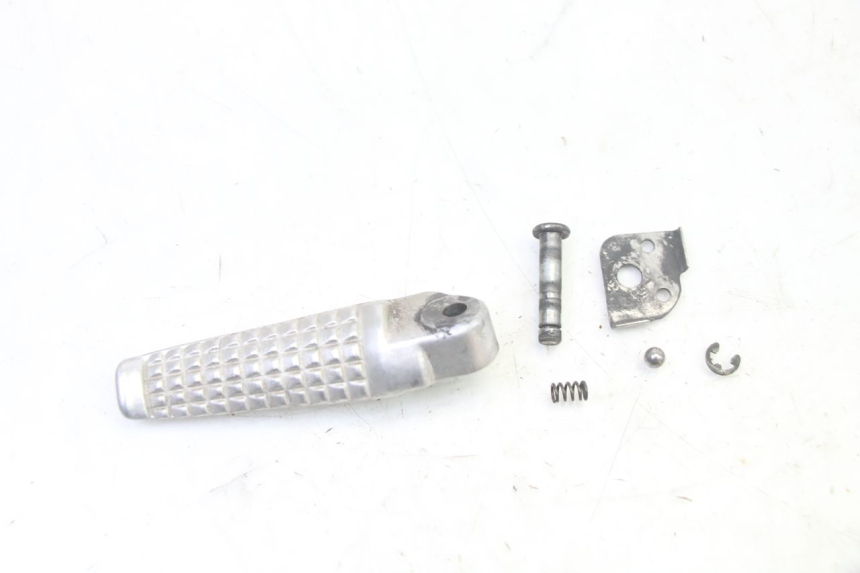 photo de REAR LEFT FOOTREST SUZUKI SV S 650 (2003 - 2009) - Component detail