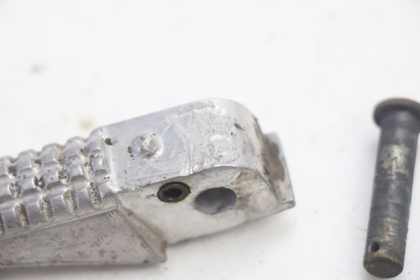 photo de REAR LEFT FOOTREST PIAGGIO TYPHOON 50 (1993 - 1999) - Component detail