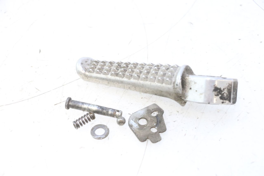 photo de REAR LEFT FOOTREST HONDA VFR FI RC46 800 (1998 - 2001) - Alternative perspective