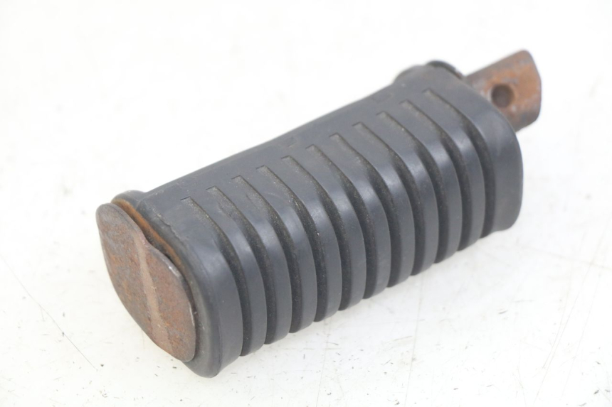 photo de LEFT REAR FOOTREST DAELIM VL DAYSTAR 125 (2000 - 2011) - Main view