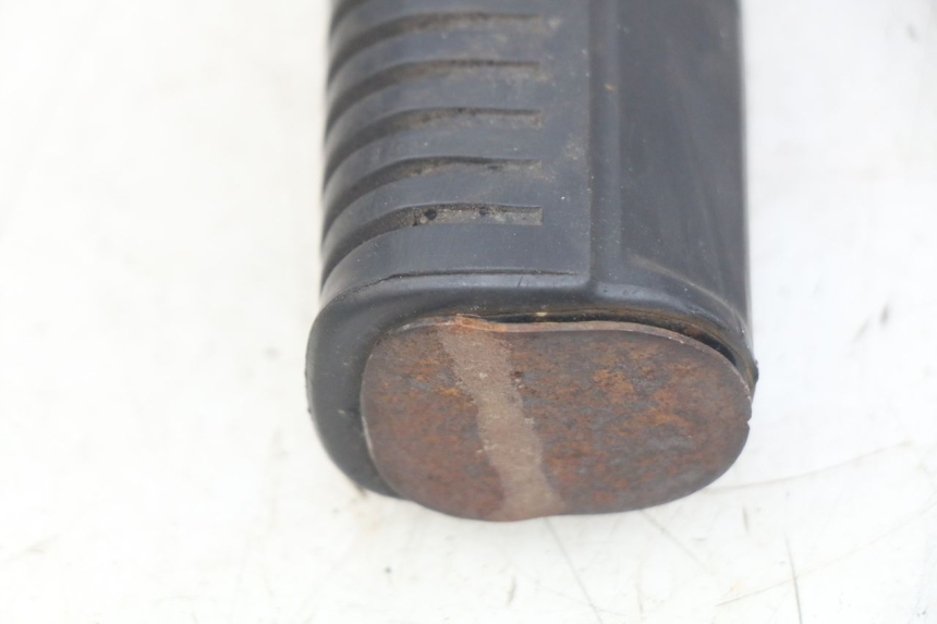 photo de LEFT REAR FOOTREST DAELIM VL DAYSTAR 125 (2000 - 2011) - Component detail