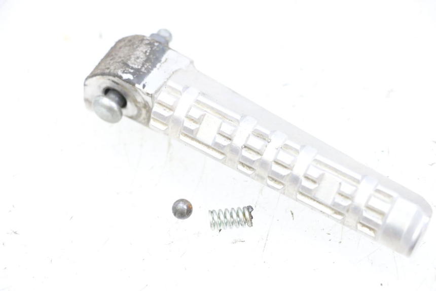 photo de REAR LEFT FOOTREST YAMAHA X-MAX XMAX 125 (2010 - 2013) - Component detail