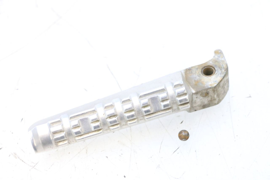 photo de REAR LEFT FOOTREST YAMAHA X-MAX XMAX 125 (2010 - 2013) - Component detail