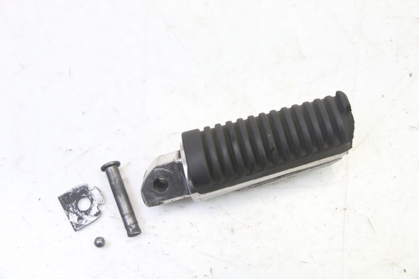 photo de REAR LEFT FOOTREST YAMAHA XJ6 ABS 600 (2008 - 2016) - Component detail