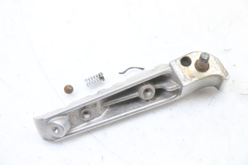 photo de REAR LEFT FOOTREST YAMAHA X-MAX XMAX ABS 250 (2010 - 2014) - Alternative perspective