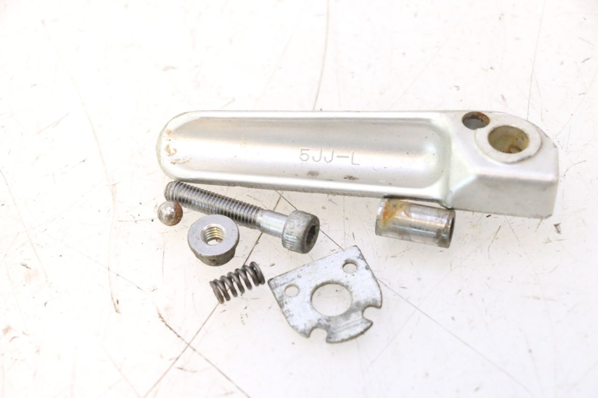 photo de REAR LEFT FOOTREST YAMAHA YZF R6 600 (2008 - 2009) - Alternative perspective