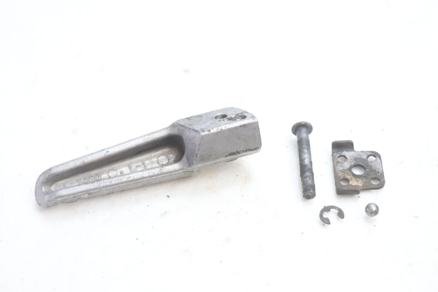 photo de REAR LEFT FOOTREST KAWASAKI ZX-6R ZX6R 600 (2000 - 2002) - Zoom on usage condition
