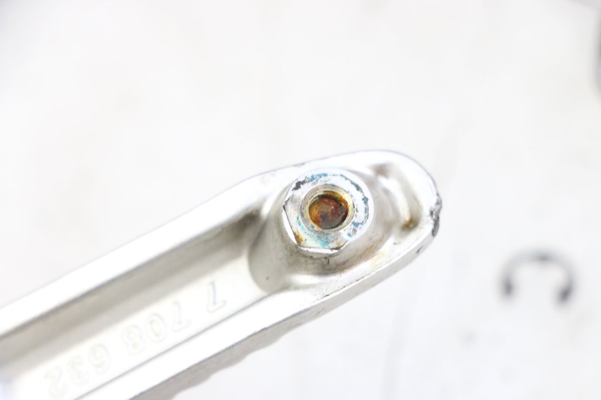 photo de FRONT RIGHT FOOTREST BMW S RR ABS S1000RR 1000 (2015 - 2018) - Zoom on usage condition