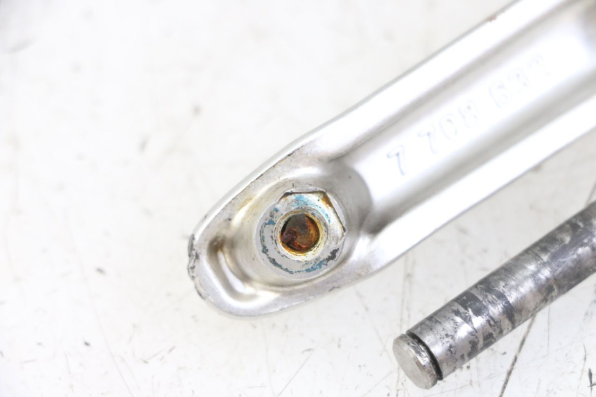 photo de FRONT RIGHT FOOTREST BMW S RR ABS S1000RR 1000 (2015 - 2018) - Alternative perspective