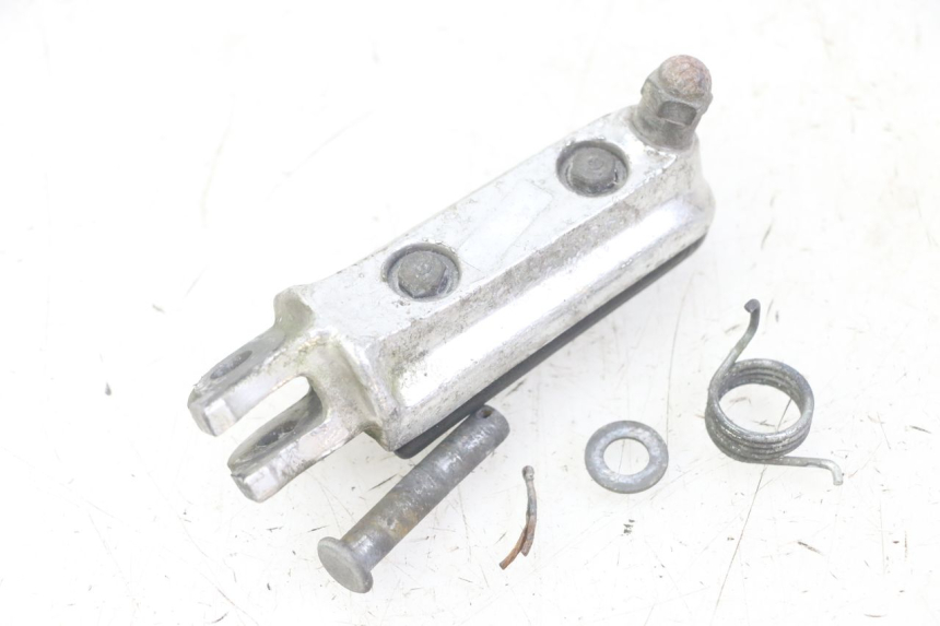 photo de FRONT RIGHT FOOTREST HONDA CBF 500 (2004 - 2007) - Technical close-up