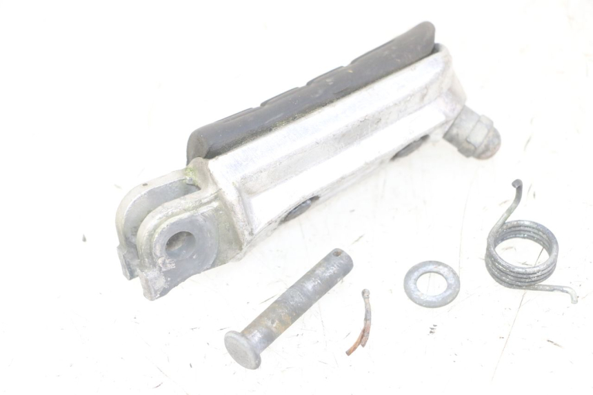 photo de FRONT RIGHT FOOTREST HONDA CBF 500 (2004 - 2007) - Product overview