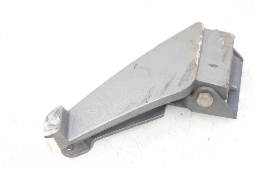 photo de FRONT RIGHT FOOTREST PEUGEOT GEOPOLIS RS 125 (2007 - 2009) - Technical close-up