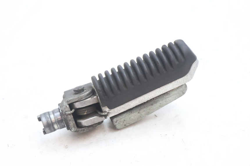 photo de FRONT RIGHT FOOTREST SUZUKI GSF N BANDIT 1200 (2001 - 2005) - Main view