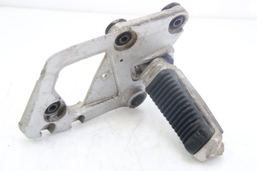 photo de RIGHT FRONT FOOTREST SUZUKI GSX-F GSX  F 1100 (1988 - 1994) - Zoom on usage condition
