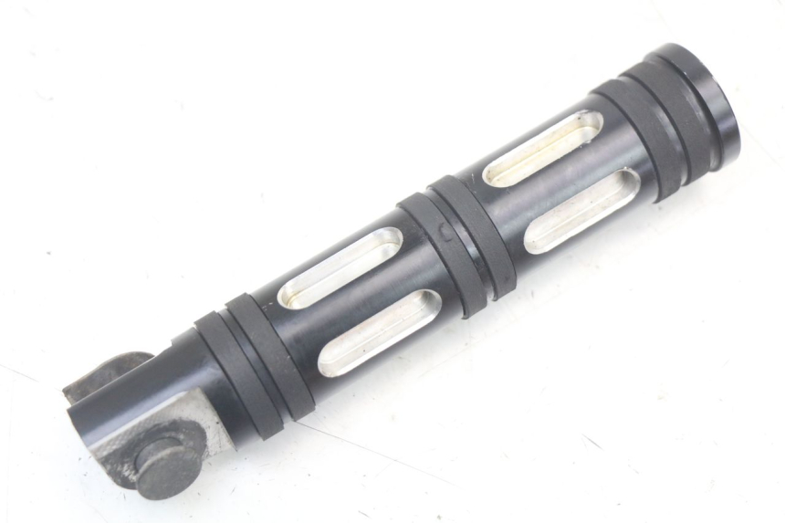 photo de FRONT RIGHT FOOTREST HARLEY DAVIDSON SPORTSTER XL CUSTOM 883 (1999 - 2006) - Component detail