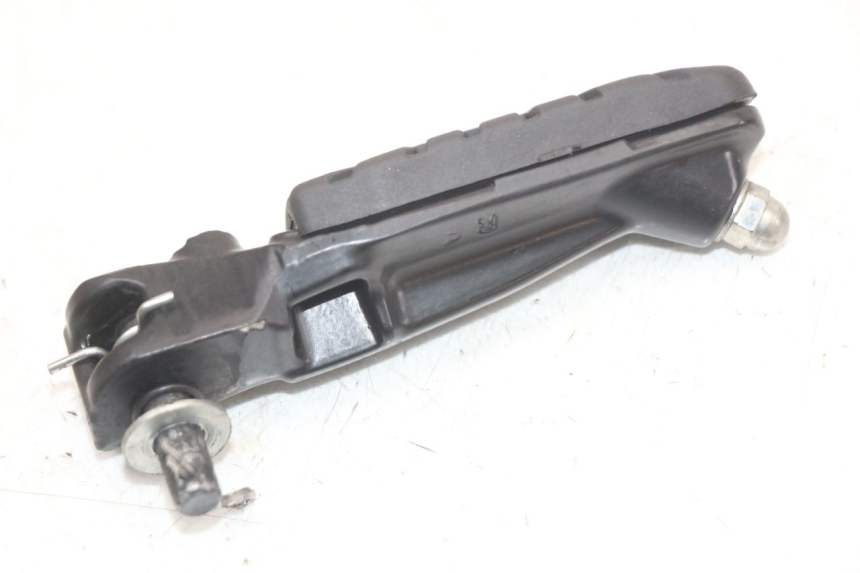 photo de FRONT RIGHT FOOTREST HUSQVARNA SVARTPILEN 401 (2018 - 2023) - Alternative perspective