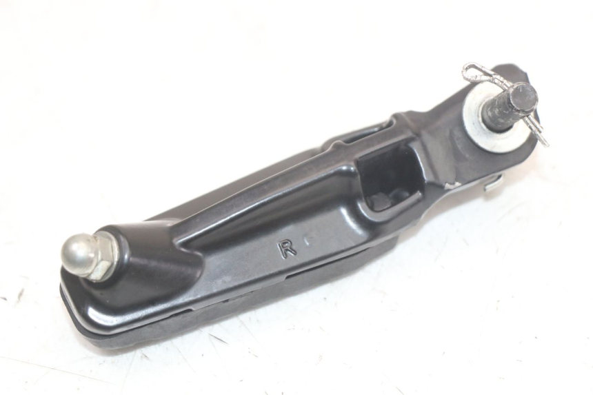 photo de FRONT RIGHT FOOTREST HUSQVARNA SVARTPILEN 401 (2018 - 2023) - Technical close-up