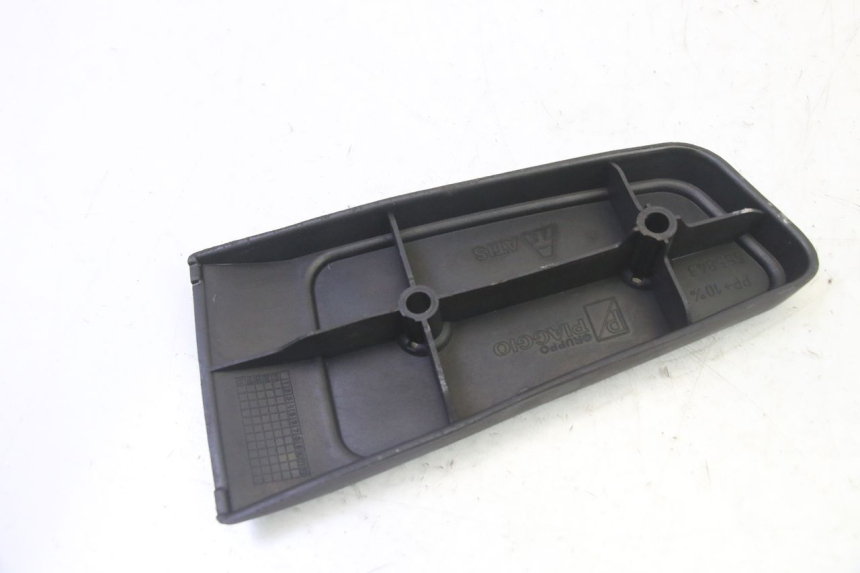 photo de FRONT RIGHT FOOTREST PIAGGIO MP3 RL 250 (2006 - 2010) - Alternative perspective