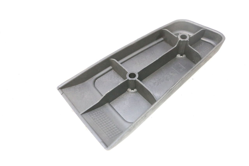 photo de FRONT RIGHT FOOTREST PIAGGIO MP3 500 (2011 - 2015) - Zoom on usage condition