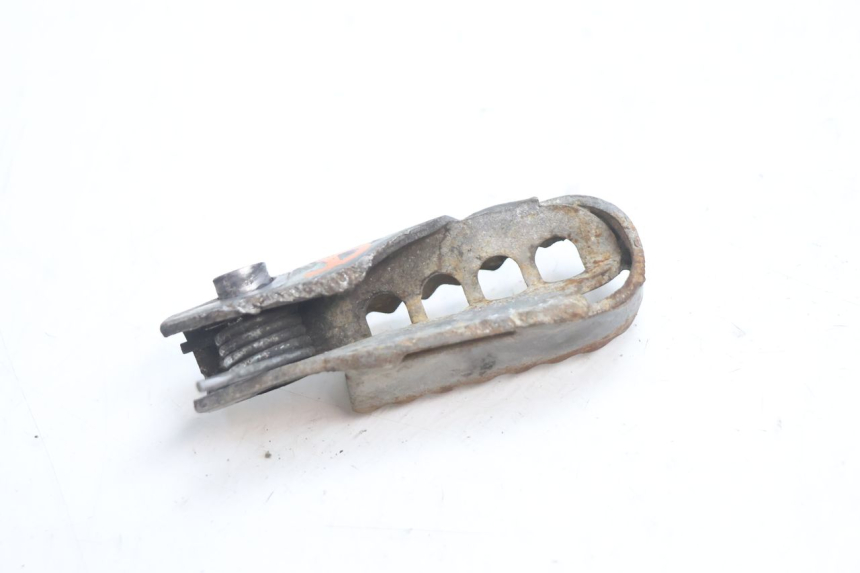 photo de FRONT RIGHT FOOTREST DERBI SENDA 50 (2003 - 2005) - Technical close-up