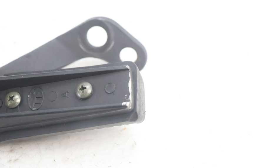 photo de FRONT RIGHT FOOTREST MASH SEVENTY FIVE 125 (2013 - 2021) - Surface and material condition