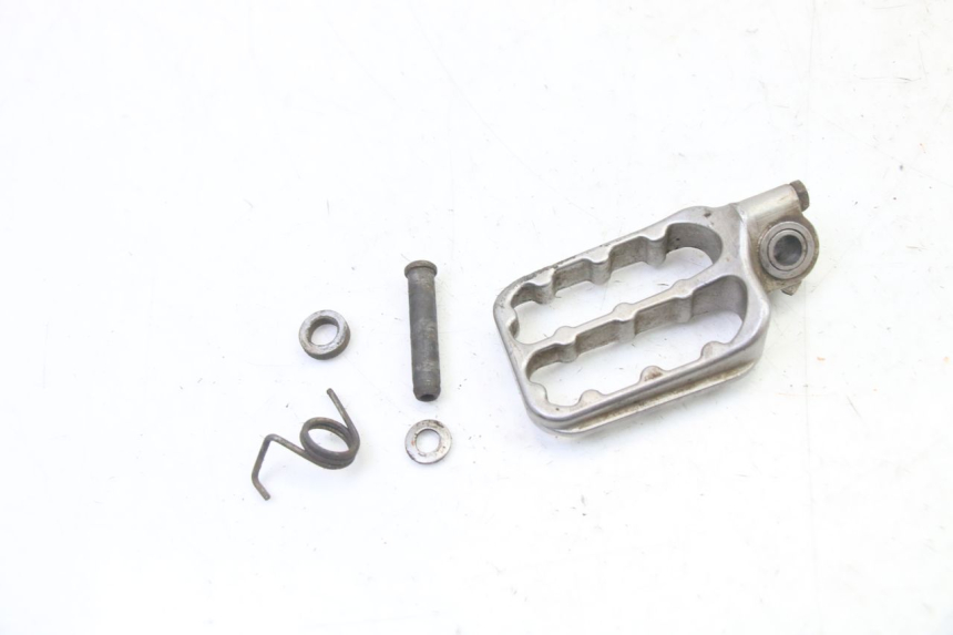 photo de FRONT RIGHT FOOTREST KTM SUPERENDURO R 950 (2005 - 2009) - Fixing points details