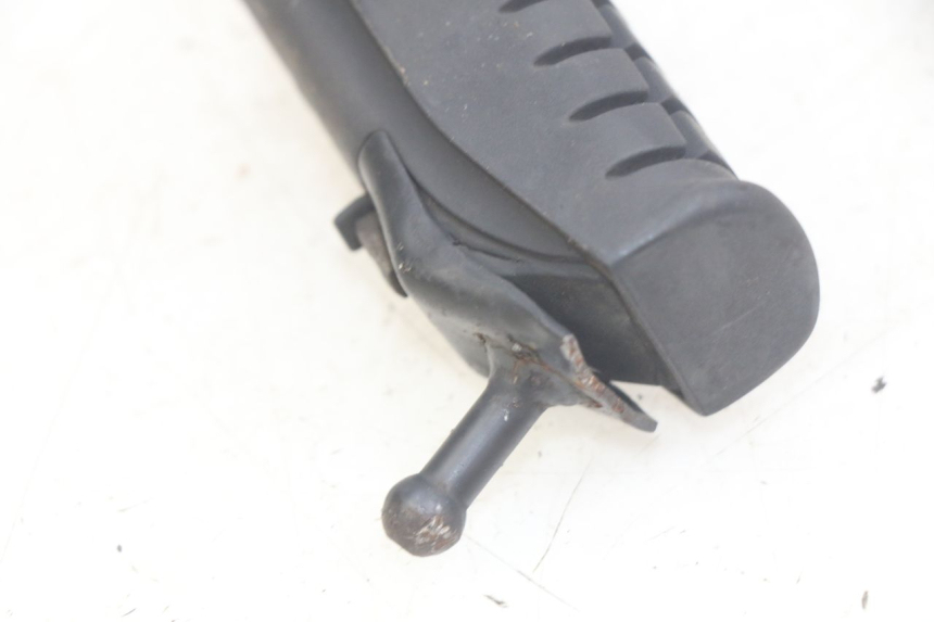 photo de RIGHT FRONT FOOTREST DAELIM VJ ROADWIN FI 125 (2008 - 2017) - Zoom on usage condition