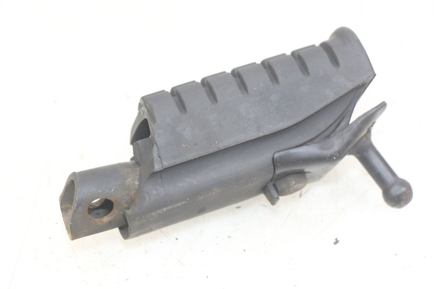 photo de RIGHT FRONT FOOTREST DAELIM VJ ROADWIN FI 125 (2008 - 2017) - Alternative perspective